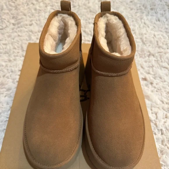 New UGG Classic Ultra Mini Platform Boots - Picture 3 of 13